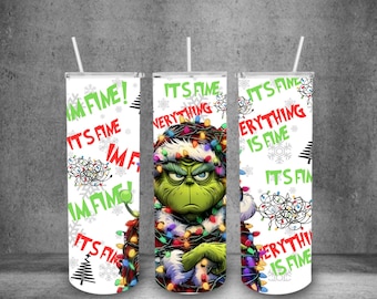 Puede incluir: Tres vasos aislados blancos con el diseño del personaje de Grinch. El Grinch está rodeado de luces navideñas y el texto "I'm Fine! Everything is Fine" en verde y rojo. Cada vaso tiene una pajita blanca.