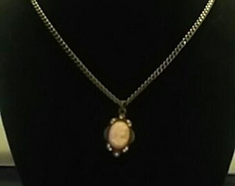 Collier camée rose