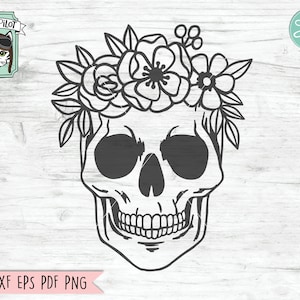 Pu&ograve; includere: Illustrazione in bianco e nero di un teschio con una corona di fiori. Il teschio ha un grande sorriso ed &egrave; circondato da fiori.