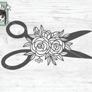 Puede incluir: Una ilustración en blanco y negro de un par de tijeras con un diseño floral. Las tijeras están abiertas y tienen un ramo de flores en la cuchilla superior.