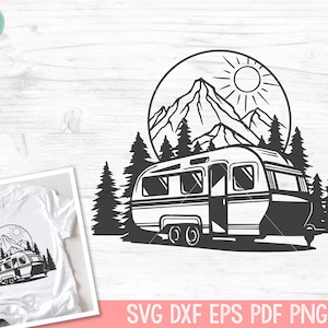 Puede incluir: Ilustración en blanco y negro de una caravana estacionada en un bosque con montañas y un sol en el fondo.