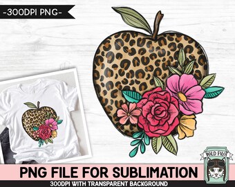 Pode incluir: Uma maçã com estampa de leopardo com flores rosa, vermelhas e amarelas. A maçã tem um caule e folhas verdes. O fundo é branco.