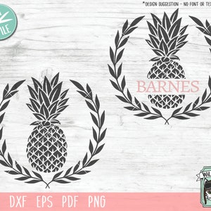 Puede incluir: Una silueta en blanco y negro de una piña con hojas, rodeada de una corona de hojas. La palabra "BARNES" está escrita en un rectángulo rosa sobre la piña.