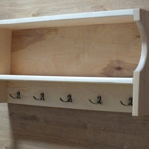 s23 Open one compartment wall cabinet with hooks
