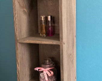c13 Freestanding wooden bookcase with five compartments