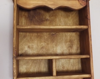 S98 Massiver traditioneller Kieferschrank Küchenschrank | An der Wand befestigtes Landhausregal mit Aufhängern