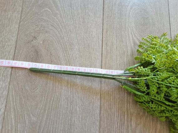 Friend is using this fake greenery for their wedding, but the leaves are so  flat and make it look fake. Any suggestions on how to make the leaves more  shaped/realistic? : r/crafts