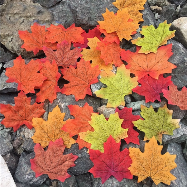 Feuille d'érable d'automne Feuilles d'automne Couleurs mélangées Feuilles d'automne artificielles Feuilles d'orange rouge 50/100 Feuilles Home Decor Craft pour le jour de Thanksgiving