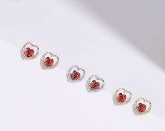 Kleine rote Herz Ohrringe, niedliche zierliche einzigartige rote Herz 925 Sterlingsilber-Ohrstecker, minimalistisches kleines Roségold- und Goldohrringgeschenk für ihre Mutter