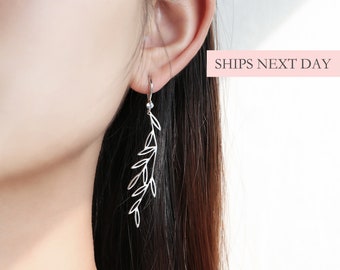 Elegant Leaf Earrings, 925 Sterling Silver Dainty Minimalistic Unique Classy Long Dangle Statement Earrings Girlfriend Bridesmaid Her Gift