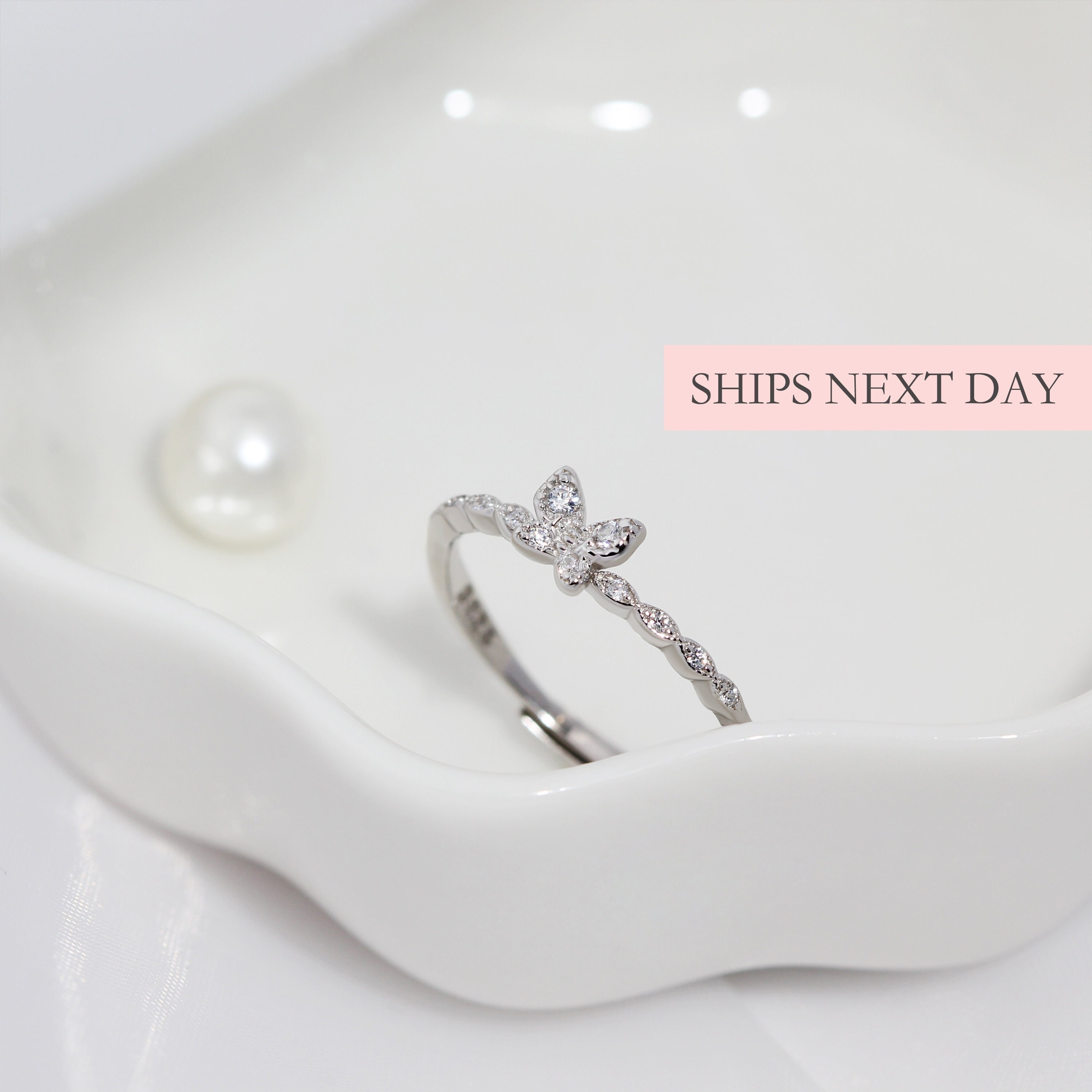 Size 8 Jewel Tie Solid 14k Yellow Gold Cubic Zirconia CZ Fancy Fashion Butterfly Ring Size 8 Jewel Tie Solid 14k Yellow Gold Cubic Zirconia CZ Fancy Fashion Butterfly Ring