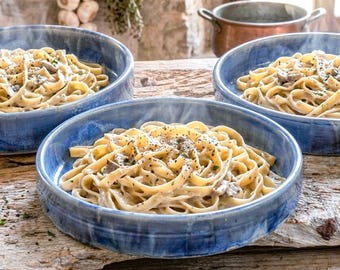 Zestaw ceramicznych talerzy do serwowania sałatki curry z makaronem (3) – rustykalna, ręcznie robiona ceramika
