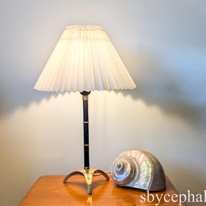 Vintage tripod table lamp 1960 &#39;s MCM mid century modern