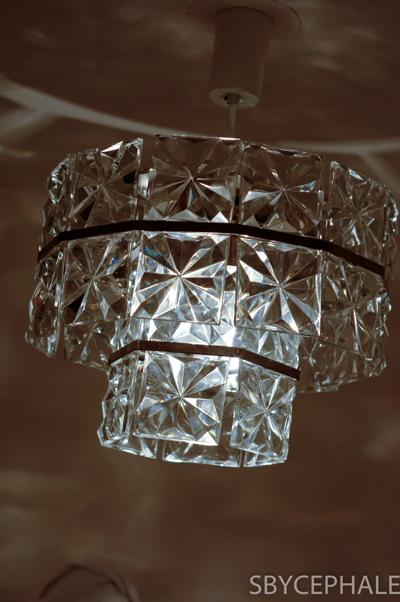 Mi-Siècle Moderne Faceted Deux-Tier Crystal Chandelier 1960