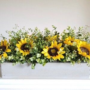 Sunflower Centerpiece: Rustic Farmhouse Table Decor, 14in Planter Box