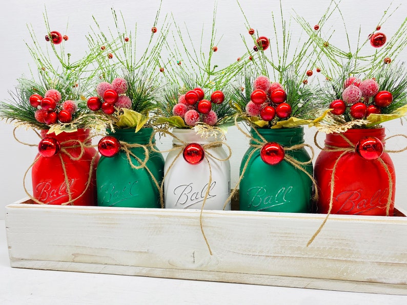 Farmhouse christmas decorations - Holiday centerpiece for dining