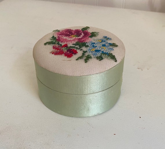 Vintage Pure Silk Needlepoint Jewelry Box, Fetco … - image 9