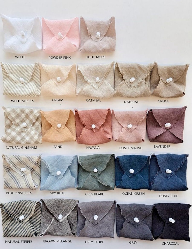 Puede incluir: Una variedad de muestras de tela en diferentes colores y patrones, incluyendo blanco, rosa polvo, topo claro, rayas blancas, crema, avena, natural, gris beige, vichy natural, arena, habana, malva polvoriento, lavanda, azul a rayas finas, azul cielo, gris perla, verde oc&eacute;ano, azul polvoriento, rayas naturales, mezcla marr&oacute;n, gris topo, gris y carb&oacute;n.