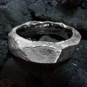 Raw Hammered Silver Ring, Blacksmith&#39;s ring, Faceted Mans ring, Thick wedding band for men