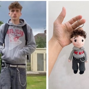Benutzerdefinierte Amigurumi-Puppen-Schlüsselanhänger, personalisierte Häkelgeschenke, Mini-Porträtpuppen, einzigartige handgemachte Geschenke