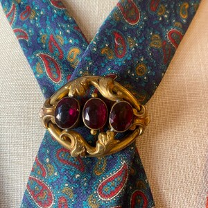 Vintage Costume Jewelry Brooch