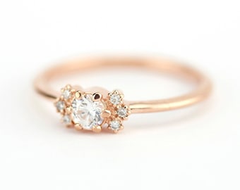 Anillo de oro rosa de 18 quilates con diamantes: un anillo de compromiso único