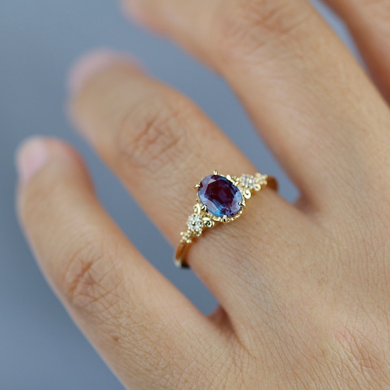 ゴールドアレキサンドライト婚約指輪 18K オーバルダイヤモンド