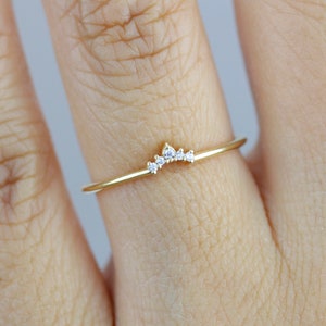 Wedding band curved diamond, petite wedding band |  R 316W