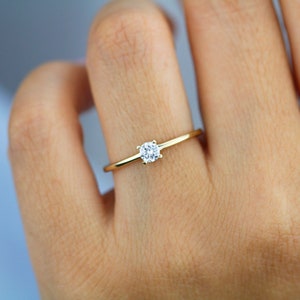 Solitaire diamond ring, solitaire engagement ring R 156WD