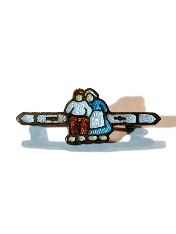 1920's Dutch Cloisonne enamel Pin Couple on Fence 