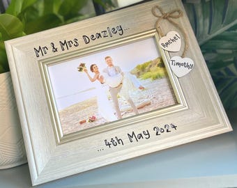 Mr & Mrs Wedding Photo Frame | Personalised Vintage Style Picture Frame | Wedding Anniversary Present | 4 Colours 2 Sizes / Shabby Chic