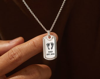 Fars dag-present till förstagångspappa, halsband för nybliven pappa, halsband för bebisens fotavtryck, present från maken till bebisen, specialdesignat halsband för män, pappa est. 2025