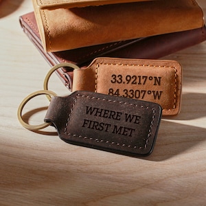 Koordinaten Schlüsselbund, Geschenk für Freund, personalisierter Leder Schlüsselbund, GPS Schlüsselbund, Längengrad Breitengrad Geschenke, Abschlussgeschenke