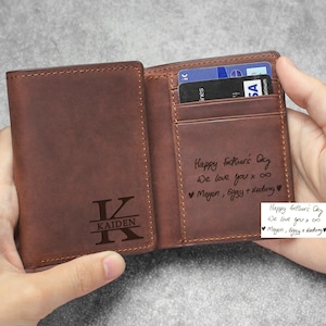 Cartera de cuero para hombre, regalo personalizado para el Día del Padre, billetera triple para papá, regalo para él, billetera con escritura a mano para hombre, billetera de cuero grabada