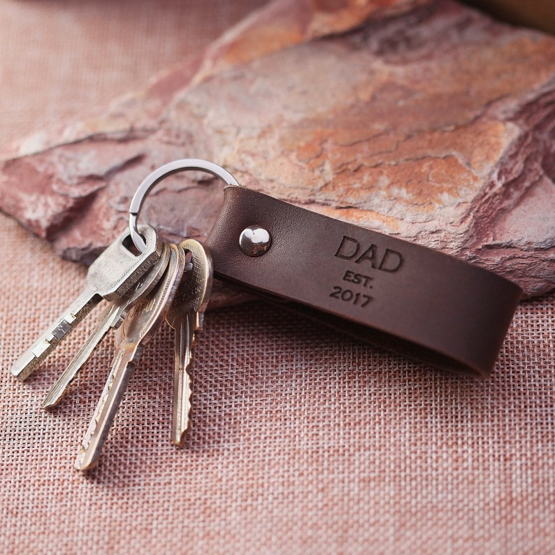 Dad Keychain, New Dad Gift, Gift For New Dad, Dad Est 2022, First Time Dad, Dad Gift From Baby, Unborn Baby, Daddy Est Keychain image 1