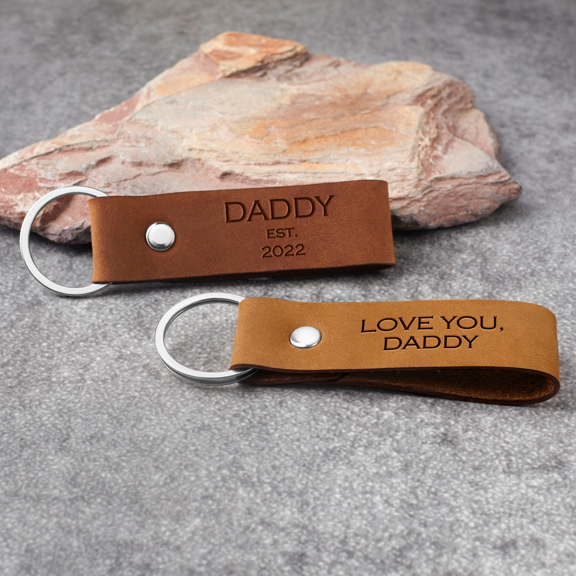 Christmas New Dad Keychain Pregnancy Babay Announcement Gift for New Dad To Be Husband First Time Dad Fathers Day Birthday Anniversary for Soon to Be Dad Step Dad Men Daddy from Wife Girlfriend 