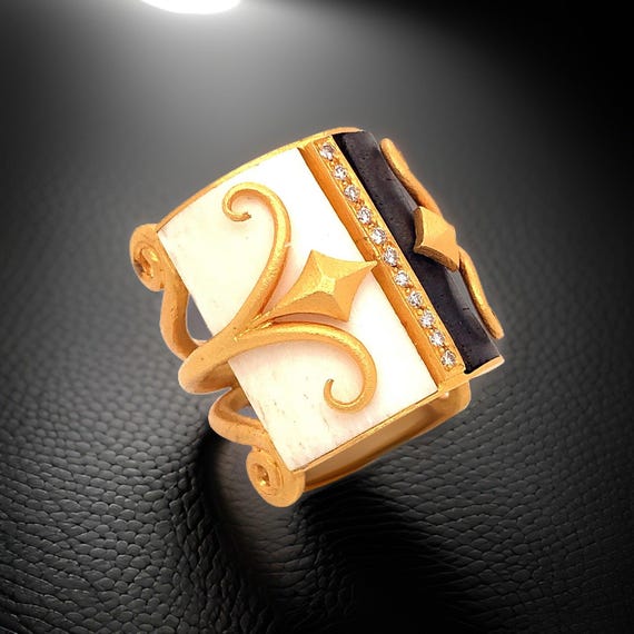 Fibula Diamond and Cermamic 18k Yellow Gold Ring - image 1