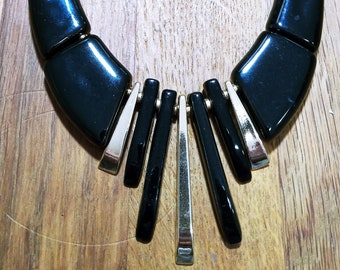 Vintage Black & Gold Graduated Glass Bead Necklace / Black Paddle Beaded Necklace / Round, Barrel and Paddle Shape Beads / Bib Style