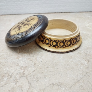 Round Hand Carved Wood Trinket Dish, Flower Design, Jewelry Box, Keepsake Trinket Dish, Round with Lid