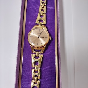 Vintage Vendome Ladies Wrist Watch in box, Vintage 17 Jewels Watch, Accessories, Gold, Linked