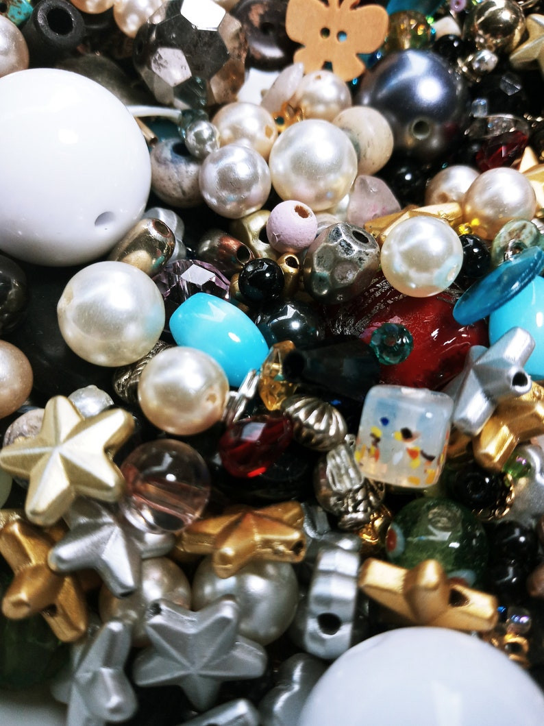 Plastic Multi colors Multi Shape and Sizes 648g Assorted Beads for Crafting Jewelry Making Bead Soup Large Bag Glass Crystal