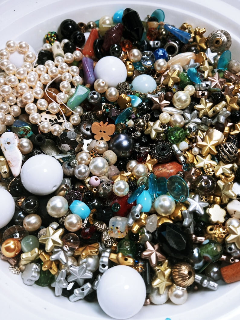 Plastic Multi colors Multi Shape and Sizes 648g Assorted Beads for Crafting Jewelry Making Bead Soup Large Bag Glass Crystal