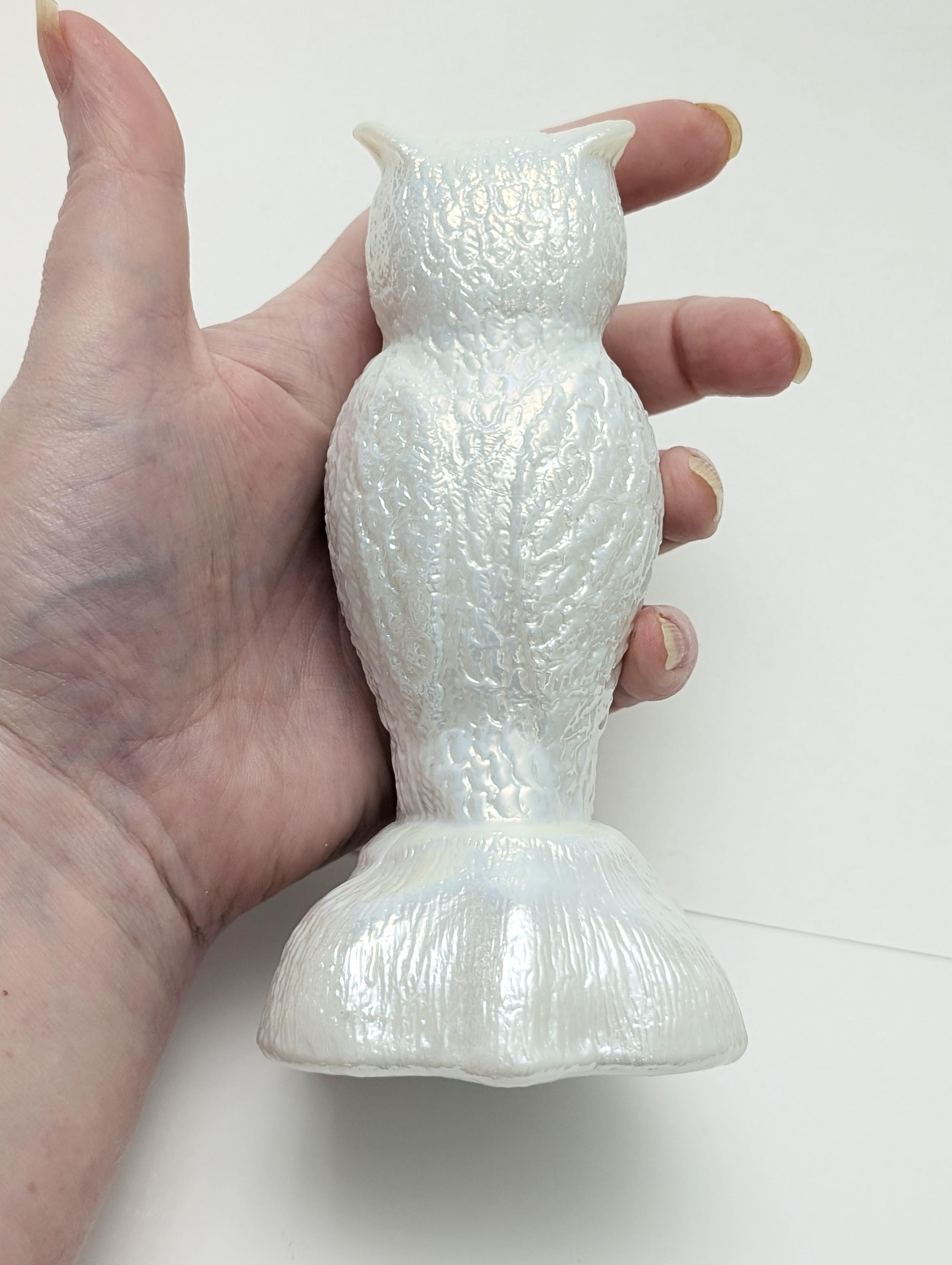アンティーク雑貨 Vintage Westmoreland Owl Paperweight Lovely Vintage Westmoreland Iridescent Pearl White Owl