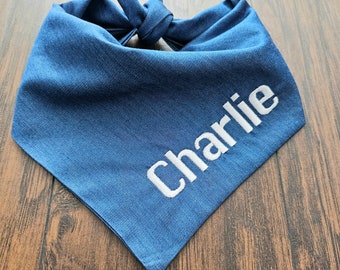 Geborduurde denim hondenbandana: gepersonaliseerd huisdiercadeau