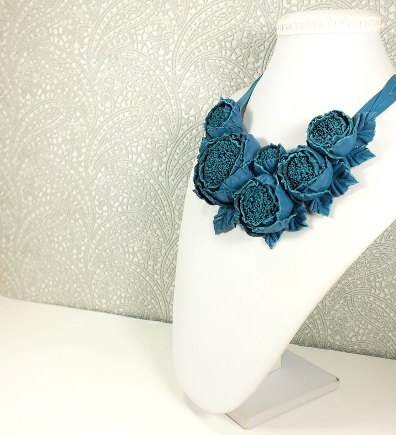 Dance Roses Sea Wave necklace handmade genuine leather flowers Women/'s denim jewelry Floral bib statement blue jeans necklace gift