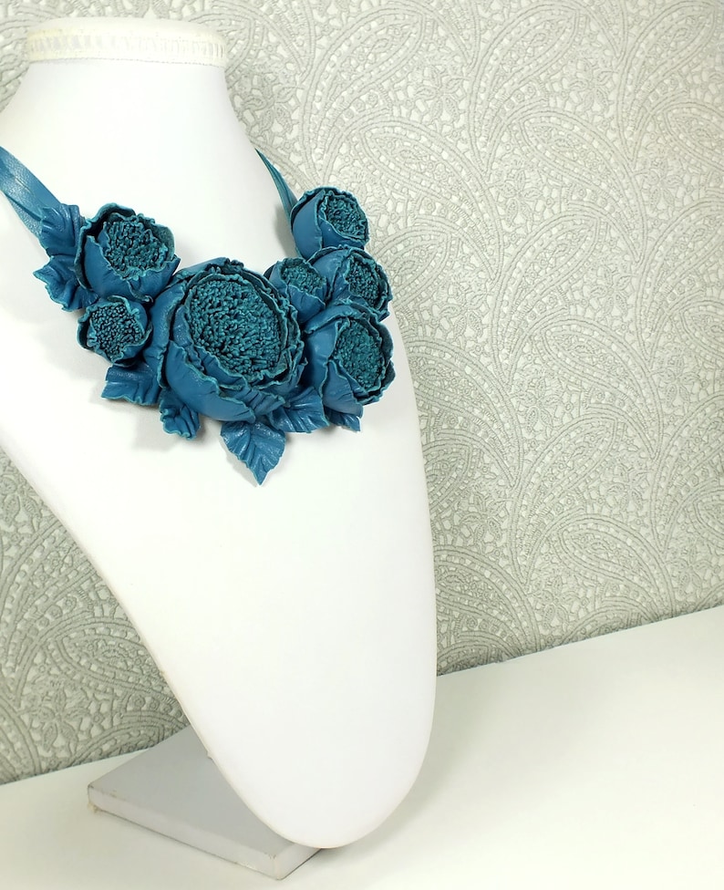 Dance Roses Sea Wave necklace handmade genuine leather flowers Women/'s denim jewelry Floral bib statement blue jeans necklace gift