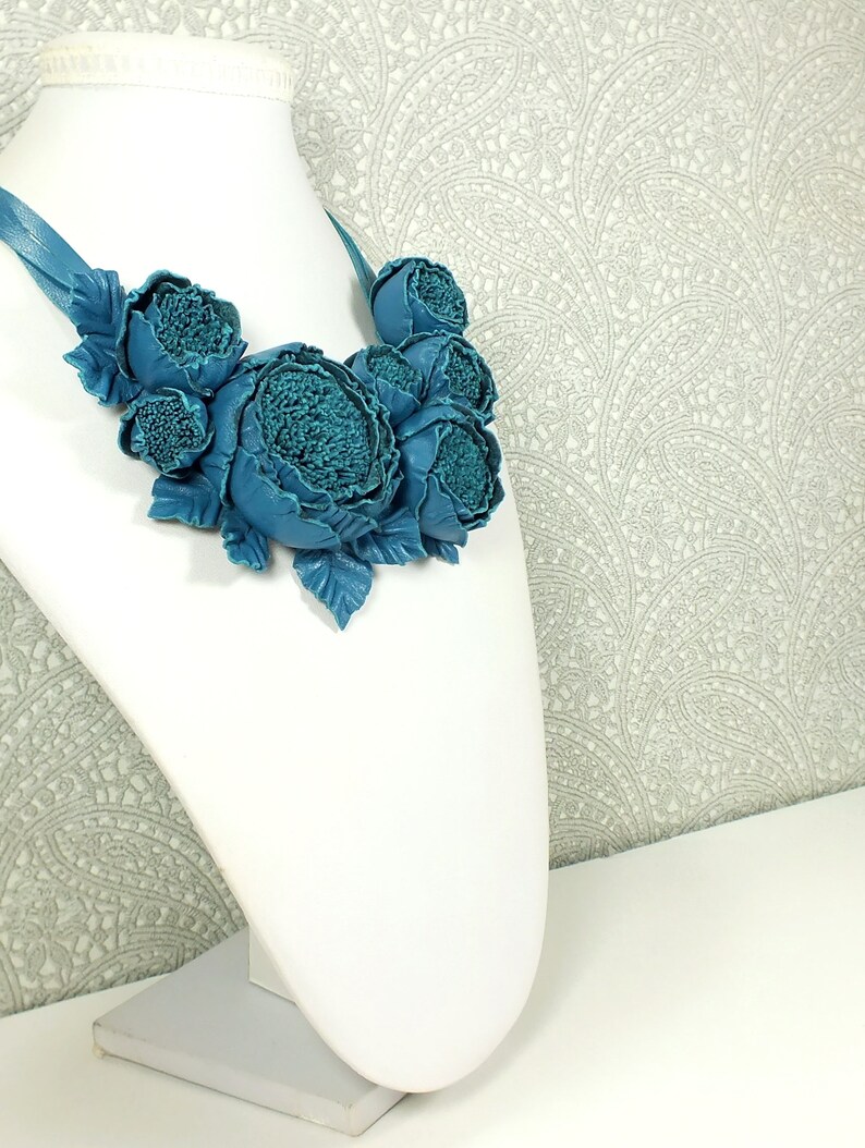 Dance Roses Sea Wave necklace handmade genuine leather flowers Women/'s denim jewelry Floral bib statement blue jeans necklace gift