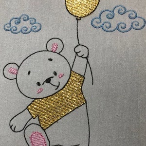 Machine embroidery design, bear with Mylar balloon and appliqué