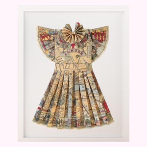 Obra de arte con vestidos de papel - Mapa de Londres