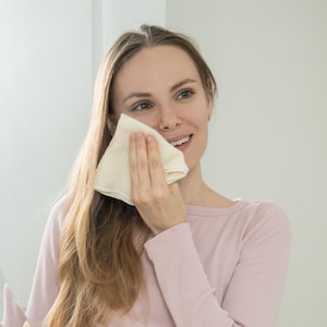 Reusable Organic Cotton Facial Cleansing Cloths or Makeup Remover Wipes - Set of 10
